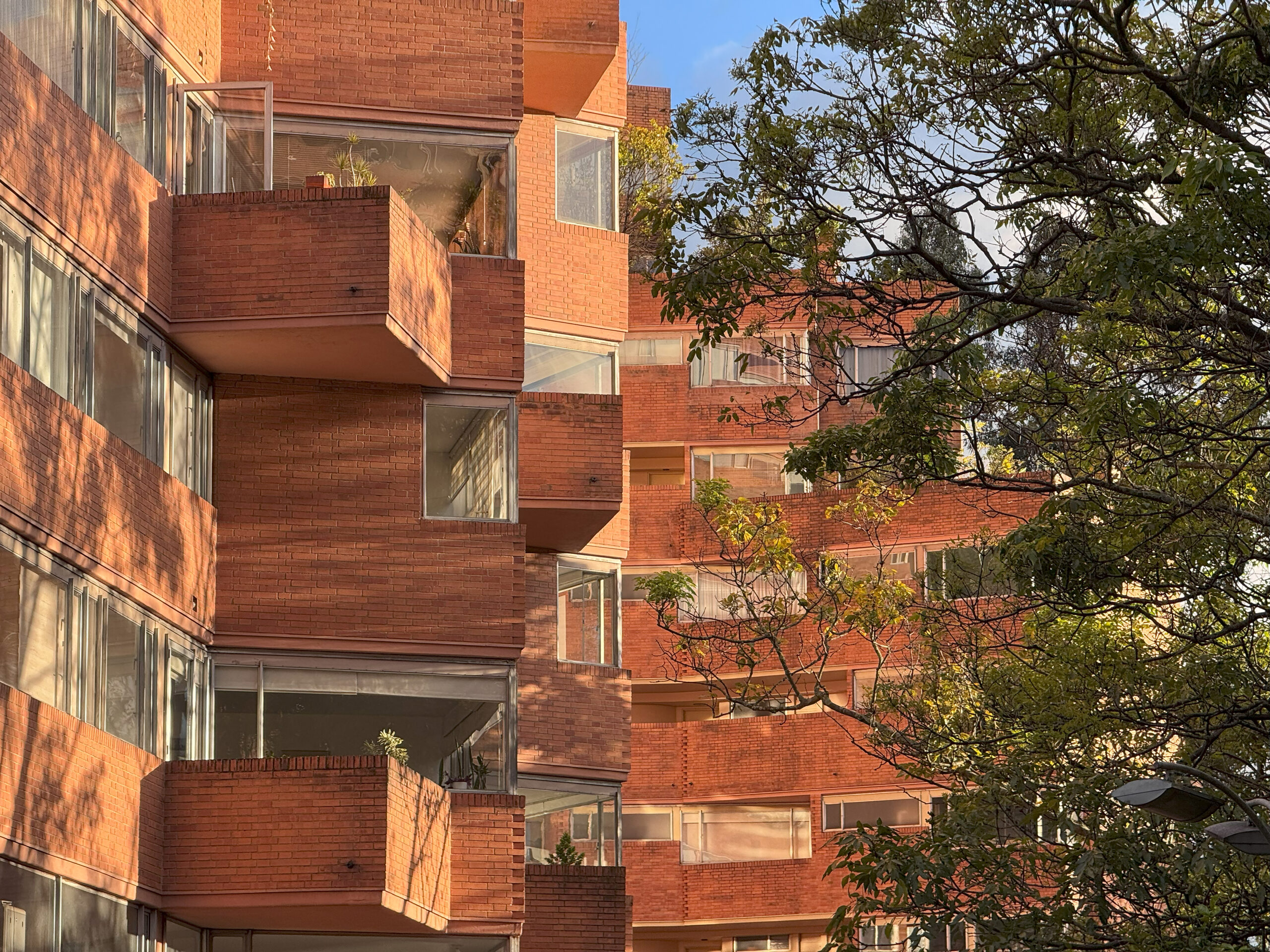 Poetics of Brick & Water | Rogelio Salmona + María Elvira Madriñán | Image 2/5