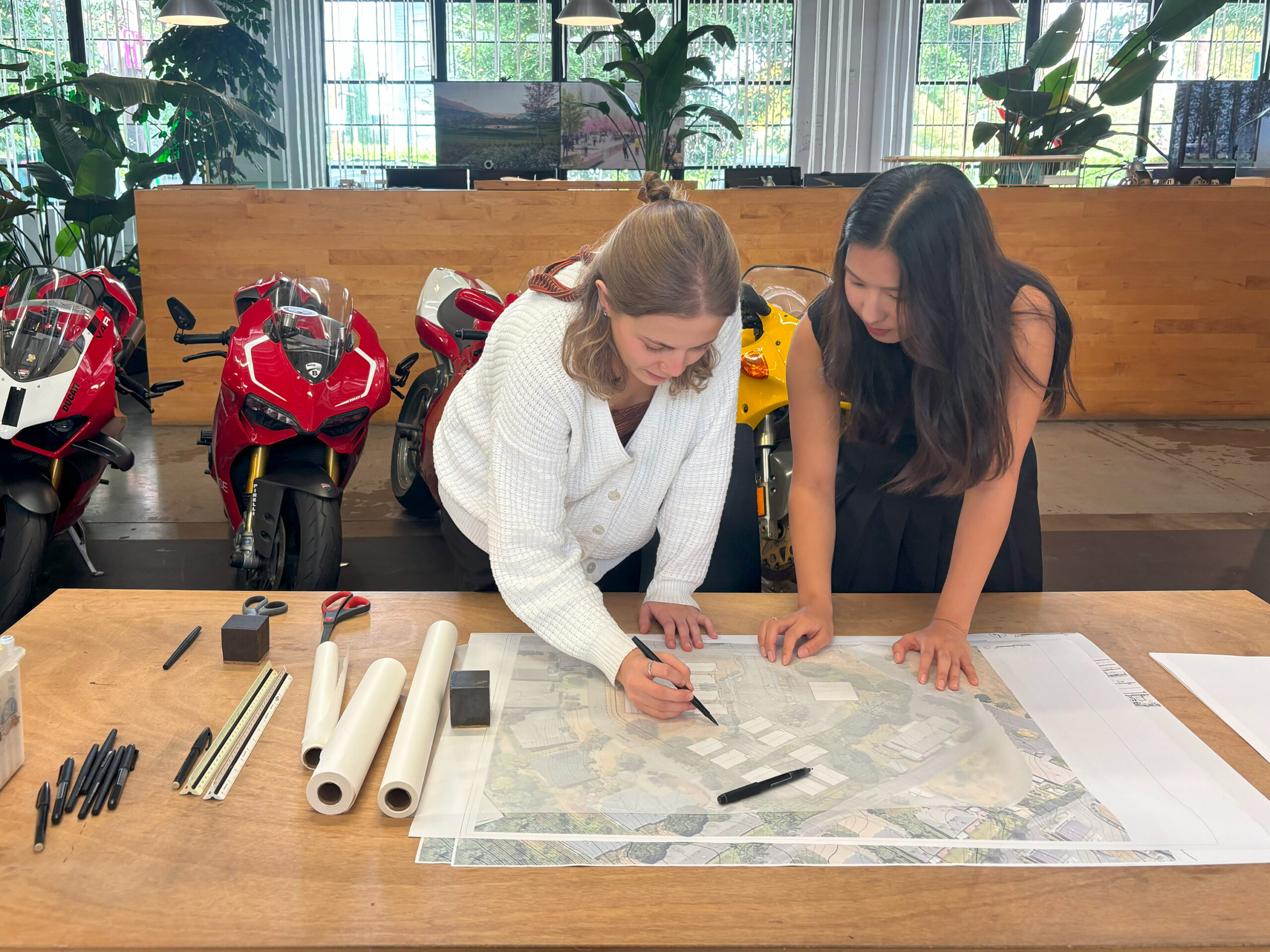 MAHO KAWAI    | Image 1/2