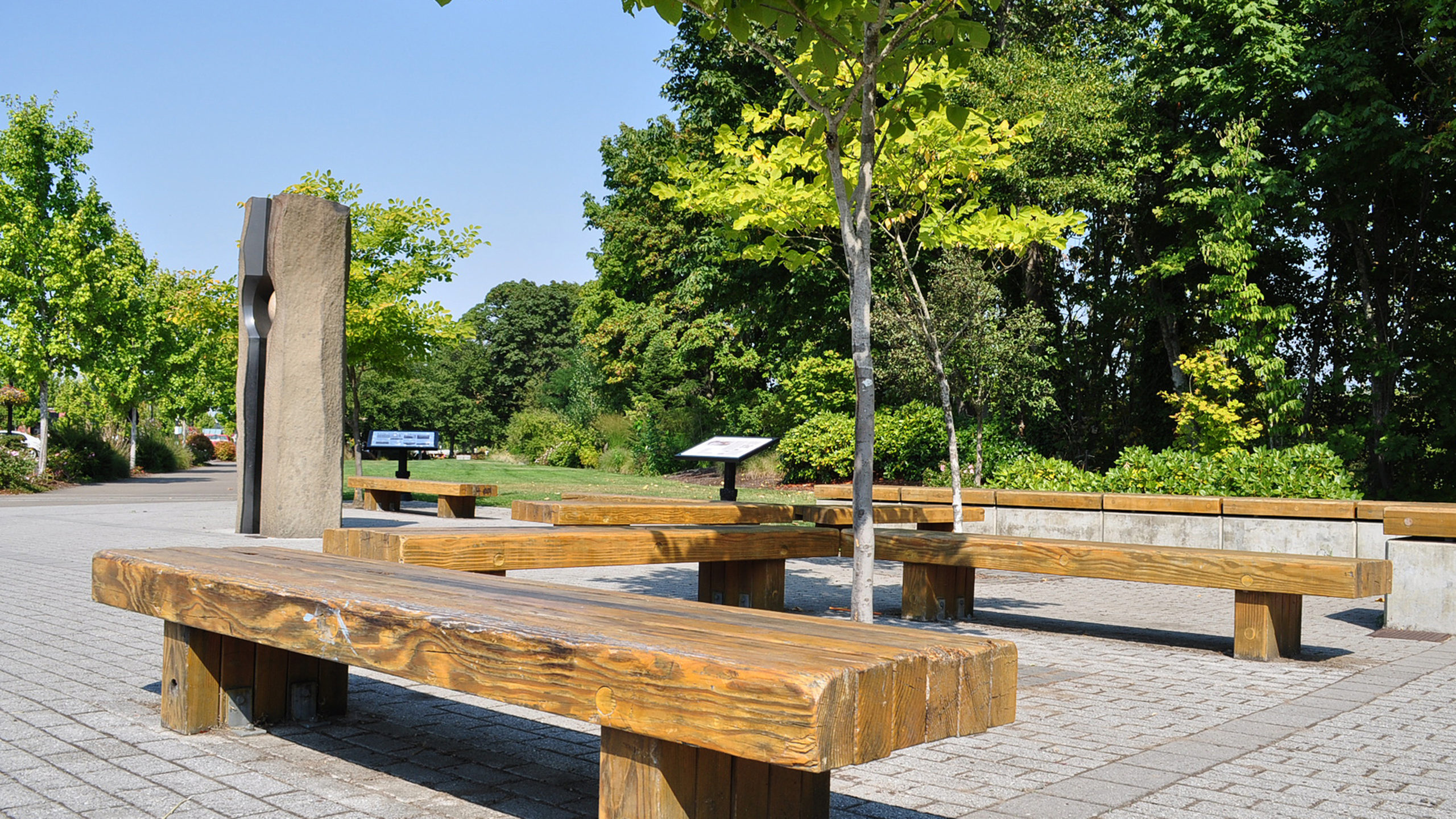 Riverfront Commemorative Park | Image 3/9